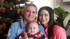 Vratislav Mynář se synem a manželkou Alexandrou během Vánoc 2015