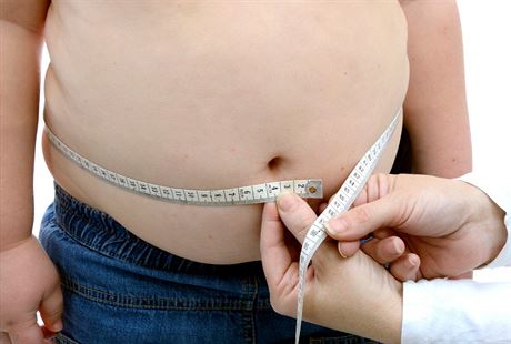 Obézním dtem hrozí v budoucnu cukrovka a vysoký krevní tlak (ilustraní fotografie)