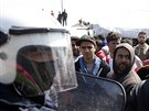 Uprchlíci v Idomeni na ecko-makedonské hranici se doadují otevení hranic...