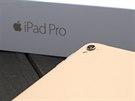 unboxing iPad Pro