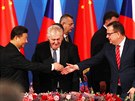 Prezident Miloš Zeman a jeho čínský protějšek Si Ťin-pching na ekonomickém fóru...