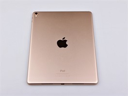 Zadní strana nového iPadu Pro pináí do kategorie 9,7" tablet od Applu mimo...