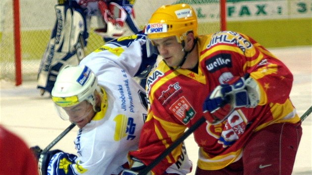 Lídrem jihlavského týmu byl tehdy pětatřicetiletý Petr Kaňkovský (v červeném).