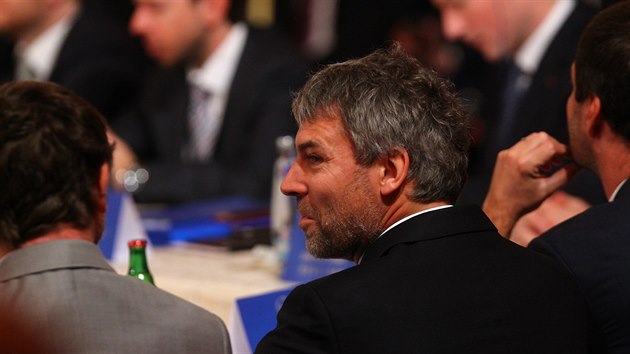 Podnikatel Petr Kellner na ekonomickm fru na ofn, kam zavtal i prezident Milo Zeman se svm nskm protjkem (30. bezna 2016)