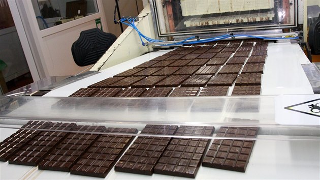 Pohled do provozu olomoucké Zory, největší továrny na cukrovinky v Česku patřící pod koncern Nestlé. Na snímku výroba tabulkových čokolád Studentská pečeť.