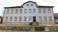 ��kolu jsme koupili se zám�rem p�estav�t ji na domov d�chodc�. Mo�ná by se dala...