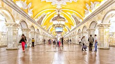 Jedna z nejhonosnji vyzdobených stanic moskevského metra Komsomolskaja.