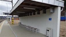 Jeden ze ty pístek, kterému chybí boní stny.