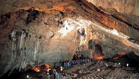 Nejvtí jeskynní dóm v esku s kapacitou 500 míst objevíte v Kateinské...
