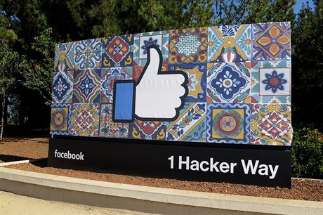Vítejte ve Facebooku, ulice 1 Hacker Way
