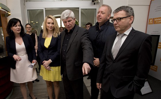 Místopředsedové ČSSD (zprava) Lubomír Zaorálek, Milan Chovanec, Martin Starec a...