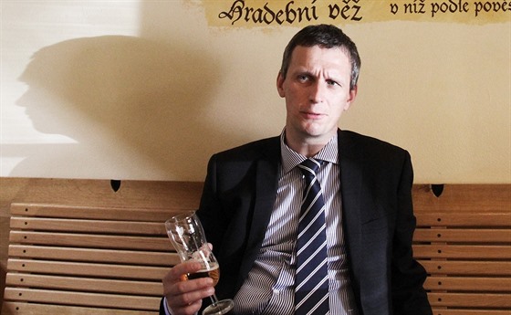 Hostem seriálu MF DNES Na ležáku v Masných krámech byl soudce Michal Kubánek.