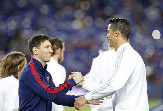 Lionel Messi s Cristianem Ronaldem ped zaátkem El Clásika.