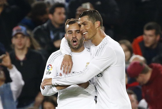 Cristiano Ronaldo se raduje s Jesem z gólu do sít Barcelony.