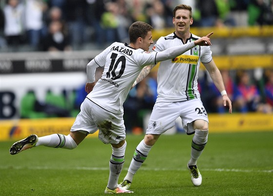 Thorgan Hazard z Mönchengladbachu slaví gol do sít Herthy Berlín