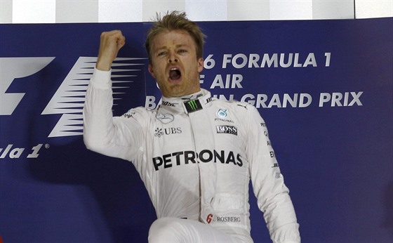 VÍTZ. Nico Rosberg slaví vítzství ve Velké cen Bahrajnu.
