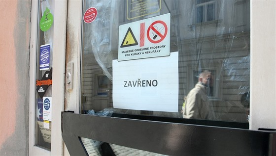 Dveře uzavřené restaurace Potrefená husa, která podle všeho musela skončit kvůli pomoci personálu policii při odposlouchávání aktérů kauzy Vidkun. Mezi těmi je i majitel domu Ivan Kyselý.