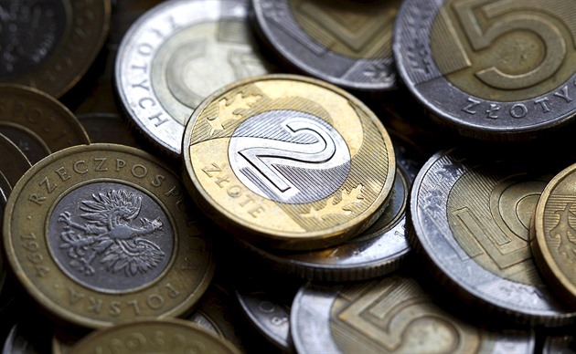 Poprvé po letech. Polská centrální banka snížila úrokové sazby, inflaci navzdory