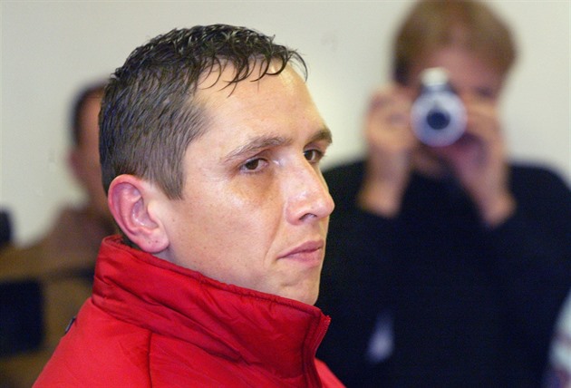 Jak dnes žije spartakiádní vrah Jiří Straka? Prý poklidně. Je ženatý, stará se o vnuka