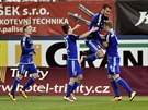 Hrái Olomouce se radují z gólu v utkání s Ostravou.