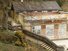 Emp�rov� restaurace v are�lu l�zn� Kyselka, jej� st�echa se v zim� propadla.