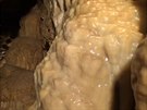 V bozkovských jeskyních kouzlí vápnitý dolomit. Podívejte se