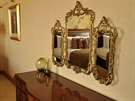Zrcadlo v prezidentském apartmá v hotelu Hilton Prague.