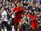 Liverpoolský záloník Philippe Coutinho slaví gól proti Tottenhamu.