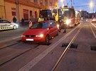 Auto zapadlo v Olomoucké ulici v Brn také ve stedu veer.
