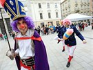 Ped Divadlem Bolka Polívky v Brn uspoádali oslavu klaun.