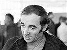 Charles Aznavour pi odletu z Prahy 25. íjna 1969