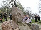 Slavnostn� odhalen� nov� sochy li�ky Bystrou�ky. Pro m�stn� to byla velk�...