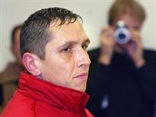 Takzvaný spartakiádní vrah Ji�í Straka p�i jednání Okresního soudu v Opav�...