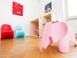 Slon na sezení od Ray a Charlese Eamsových se ji adí k designovým klasikám,...