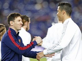 Lionel Messi s Cristianem Ronaldem ped zatkem El Clsika.
