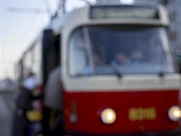 Obraz z výstavy Rozmazaný sv�t ukazující jak zkresluje vid�ní o�ní vada...