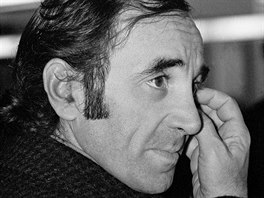 Charles Aznavour po píletu do Prahy 24. ledna 1969