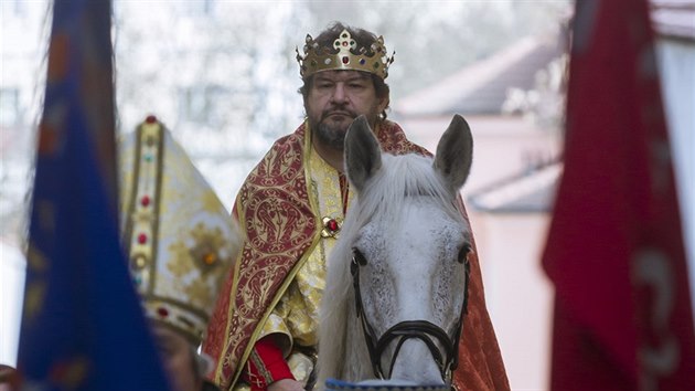 Karel IV. pijel na koni na Prask hrad (3. dubna 2016).