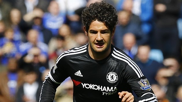 DOKAL SE. Alexandre Pato poprv nastoupil v dresu Chelsea, kdy vystdal zrannho Loica Rmyho. Na debut ekal 64 dn.