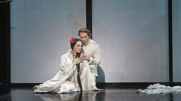 Kristine Opolaisov a Roberto Alagna v Madama Butterfly v Metropolitn opee