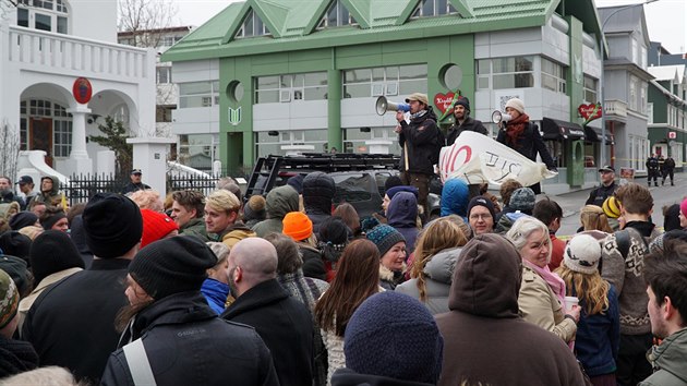 Za odstoupen premira se na Islandu protestovalo i v ter (5. dubna 2016)