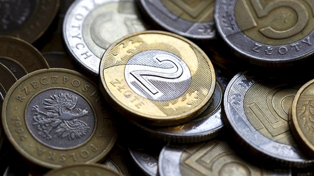 Manželé v Polsku vyhodili s komodou i životní úspory. Nálezci teď hrozí vězení