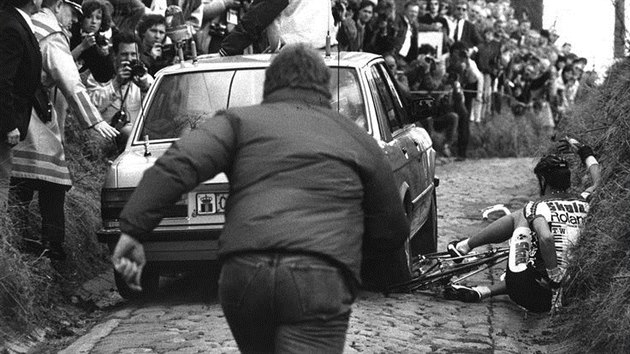 Rok 1987 a památná fotka Jespera Skibbyho, jeho bicykl na Koppenbergu pejídí...