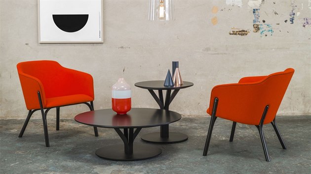 Lounge křeslo Split, které vyrábí TON, získalo ocenění Red Dot Design Aawrd 2016.