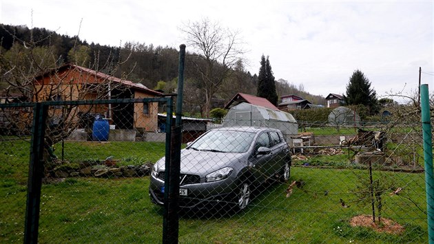 Zahradksk kolonie v Boleticch na Dnsku. V jejm blzkm okol se pokusil tinctilet pachatel zavradit ptiletou dvku.