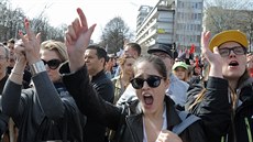 Poláci ve Varav demonstrovali proti návrhu zákona o dalím zpísnní zákazu...