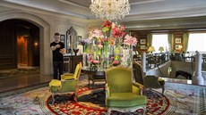 P�ed recepcí v hotelu Four Seasons.
