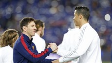 Lionel Messi s Cristianem Ronaldem p�ed za�átkem El Clásika.