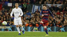 DV HVZDY. Cristiano Ronaldo (vlevo) a Lionel Messi bhem El Clásika.