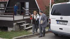 Irá�tí uprchlíci v pátek dopoledne nasedli do p�istavených automobil� a...